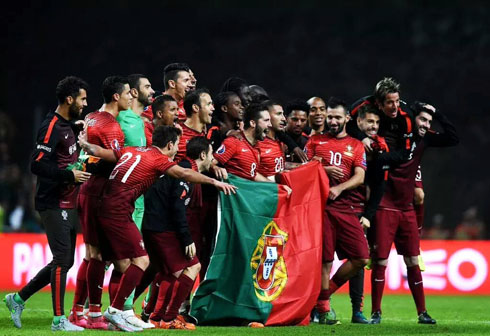 Portuguese players celebrating having made it to the EURO 2016