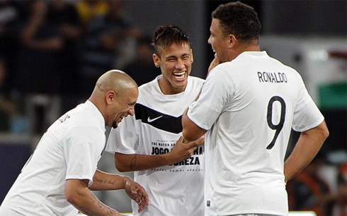 Roberto Carlos playing in a friendly with Neymar and Ronaldo