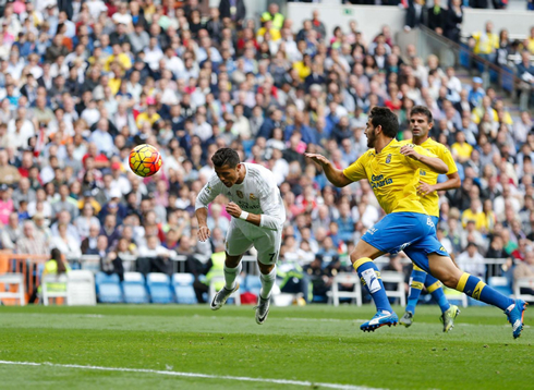 Cristiano Ronaldo header goal in Real Madrid 3-1 Las Palmas