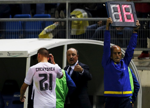 Cheryshev, Real Madrid's ineligible player in the Copa del Rey, being subbed off by Benítez