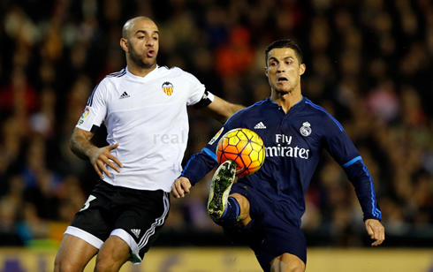 Cristiano Ronaldo right foot ball control, in Valencia 2-2 Real Madrid