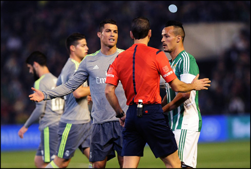 Cristiano Ronaldo complaining to the referee