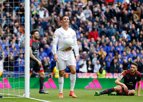 Cristiano Ronaldo pretending he is pregnant with a football under his shirt