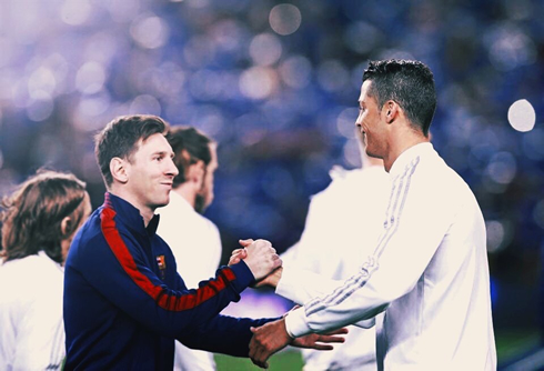 Cristiano Ronaldo and Lionel Messi hand shaking in El Clasico Barcelona vs Real Madrid in 2016