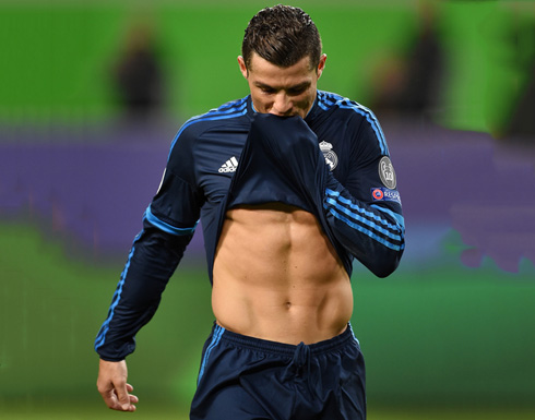 Cristiano Ronaldo abs and stomach muscles in 2016