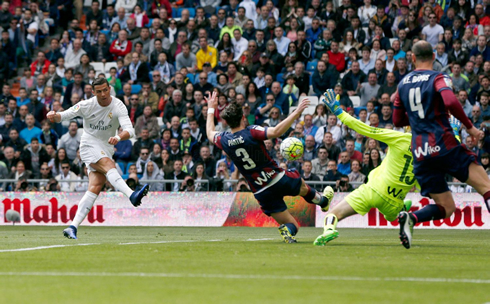 Cristiano Ronaldo goal in Real Madrid 4-0 win over Eibar, in La Liga in 2016