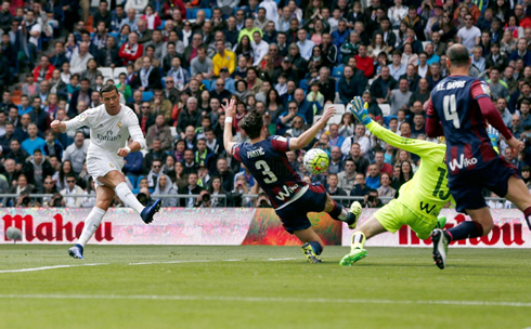 Cristiano Ronaldo goal in Real Madrid 4-0 win over Eibar, in La Liga in 2016