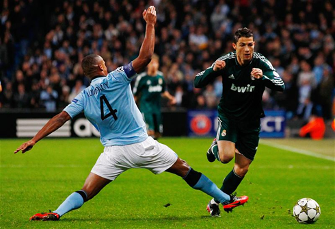 Cristiano Ronaldo getting past Kompany in a Real Madrid vs Man City game