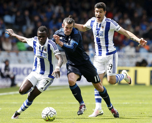 Gareth Bale and Bruma pushing each other in Real Sociedad vs Real Madrid