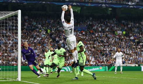 Cristiano Ronaldo basketball dunk in the Champions League semi-finals in 2016