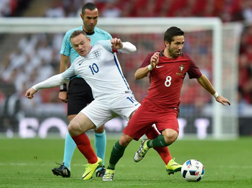 Wayne Rooney vs João Moutinho in England 1-0 Portugal