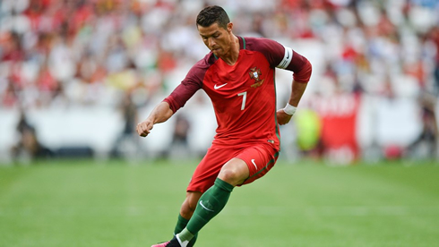 Cristiano Ronaldo stepovers in Portugal vs Estonia in 2016