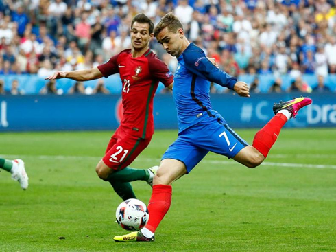 Antoine Griezmann in action in France vs Portugal in the EURO 2016