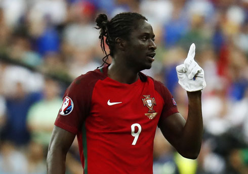 Eder white glove after scoring in France 0-1 Portugal