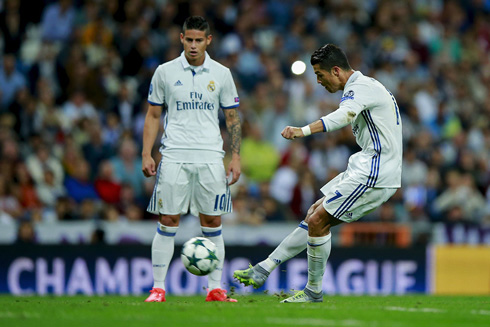 Cristiano Ronaldo free-kick goal in Real Madrid 2-1 Sporting in 2016