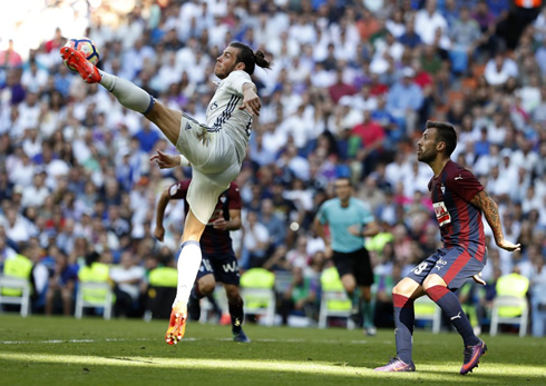 Gareth Bale flexibility display