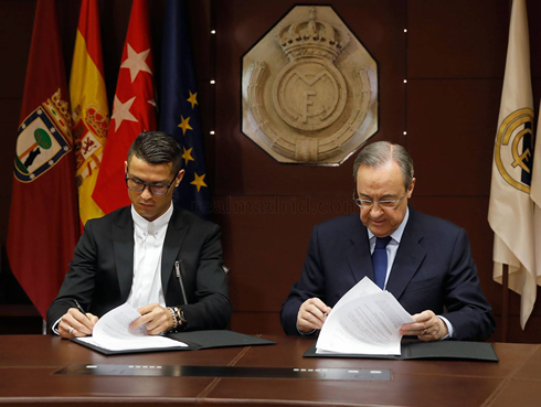 Cristiano Ronaldo signing his new contract with Real Madrid in 2016