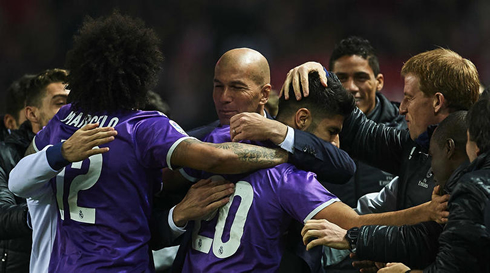 Zidane hugs his players after Real Madrid stays unbeaten for 40 games