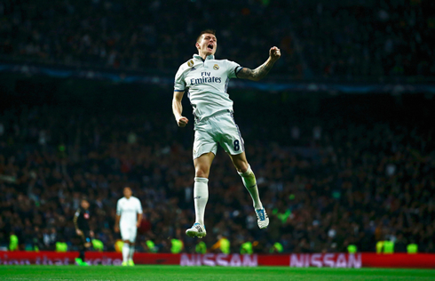 Toni Kroos celebrates his goal for Real Madrid against Napoli, in the UCL 2017