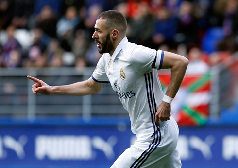 Karim Benzema scores for Real Madrid in 2017
