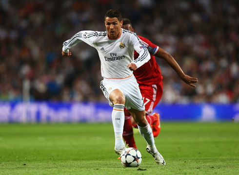 Ronaldo moving the ball forward in Real Madrid v Bayern Munich
