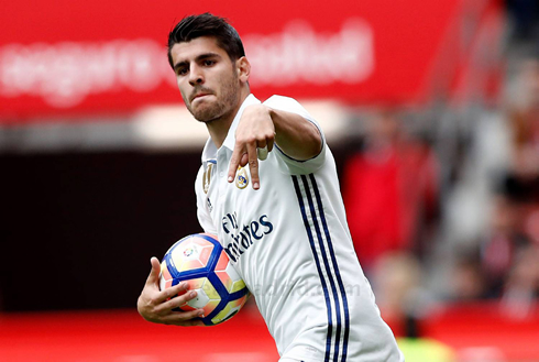 Álvaro Morata scores the equaliser in a league game for Real Madrid