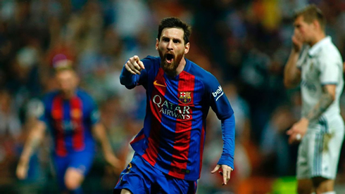 Real Madrid 2-3 Barcelona. Messi revives the fight for La Liga title