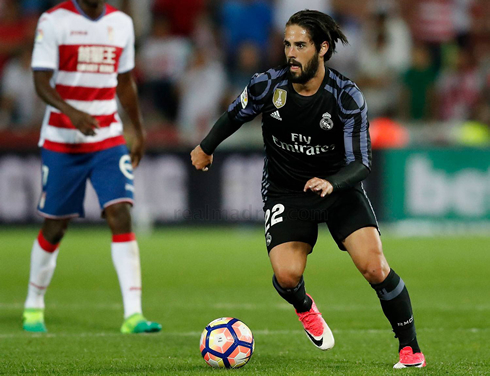 Isco playing for Real Madrid in 2017