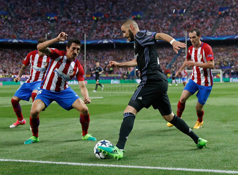 Karim Benzema dribbles 3 players in Atletico vs Real Madrid for the UCL 2017