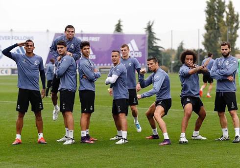 Real Madrid winning team photo in training