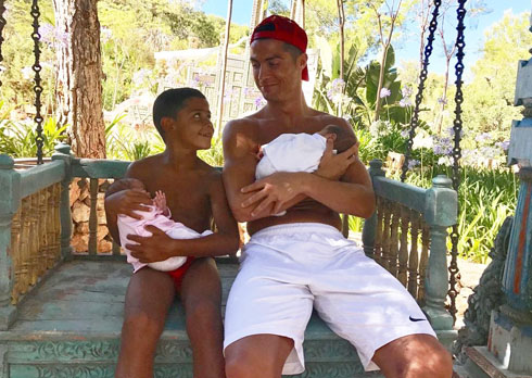 Cristiano Ronaldo next to his son and his two twins in 2017