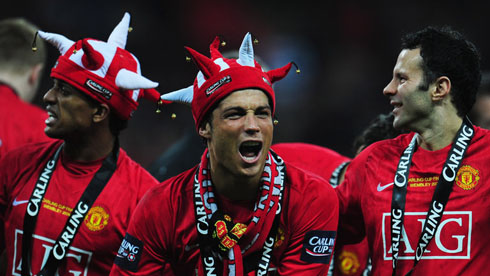 Cristiano Ronaldo celebrating Premier League title for Man Utd next to Giggs