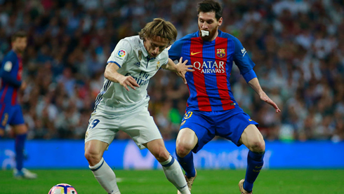 Modric holding off Messi in El Clasico