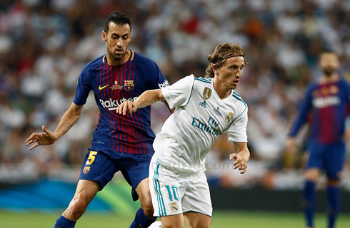 Busquets vs Modric in El Clasico in 2017