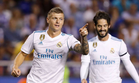Toni Kroos and Isco in Real Madrid in 2017-2018