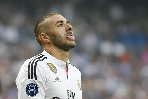 Karim Benzema booed and whistled at the Bernabéu by Real Madrid fans