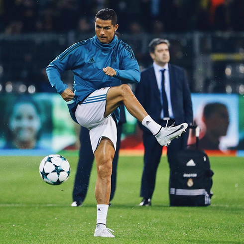 Cristiano Ronaldo warming up before a Champions League night game