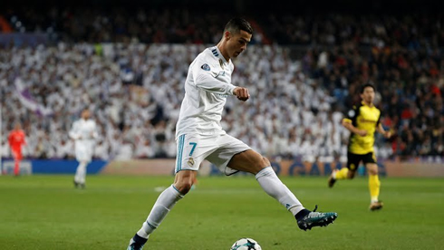 Cristiano Ronaldo dribbling in Champions League