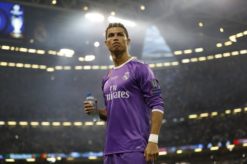 Ronaldo in purple in Real Madrid in 2017