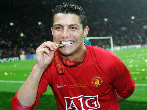 Ronaldo biting his medal in Manchester United