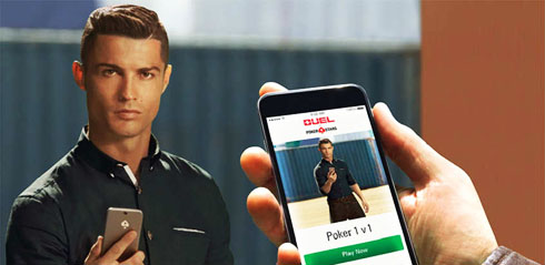 Ronaldo playing poker on his phone
