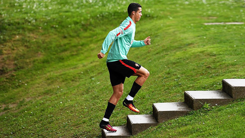 Cristiano Ronaldo climbing stairs exercise