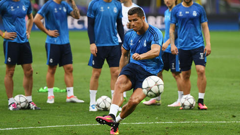 Ronaldo shooting practice in Real Madrid training