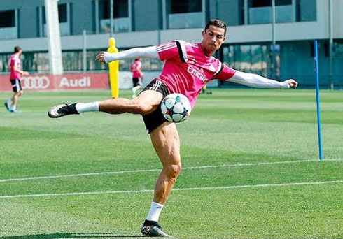 Ronaldo training his volley