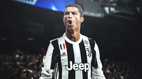 Cristiano Ronaldo wearing a Juventus shirt in 2018