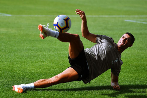 Cristiano Ronaldo acrobatic shot in training