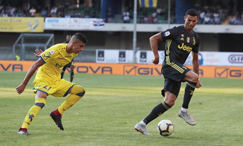 Cristiano Ronaldo technique controlling the ball in Chievo vs Juventus