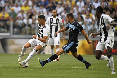 Cristiano Ronaldo playing for Juventus vs Lazio in 2018