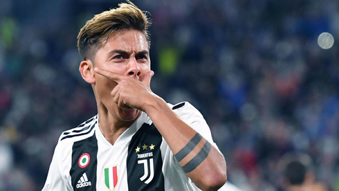 Dybala goal celebration gesture in Juventus in 2018