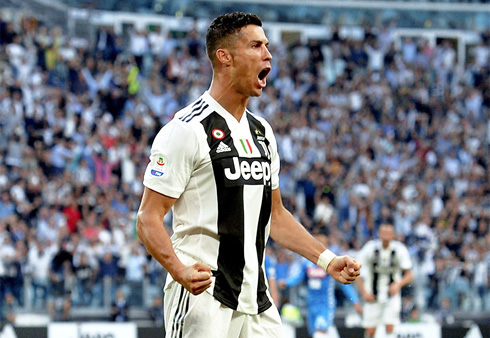 Cristiano Ronaldo celebrates Juventus goal in 3-1 win against Napolis